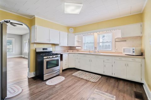 Tiny photo for 225 E Vaile Avenue, Kokomo, IN 46901 (MLS # 202609852)