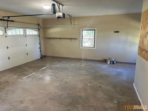 Tiny photo for 602 S 10th Street, Petersburg, IN 47567 (MLS # 202545514)