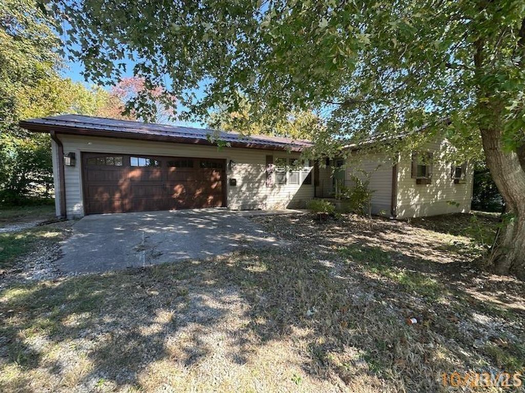 Photo of 602 S 10th Street, Petersburg, IN 47567 (MLS # 202545514)