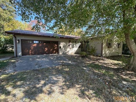 Photo of 602 S 10th Street, Petersburg, IN 47567 (MLS # 202545514)