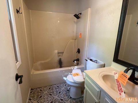 Tiny photo for 602 S 10th Street, Petersburg, IN 47567 (MLS # 202545514)