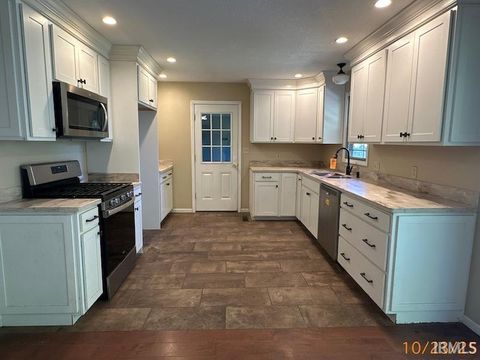 Tiny photo for 602 S 10th Street, Petersburg, IN 47567 (MLS # 202545514)