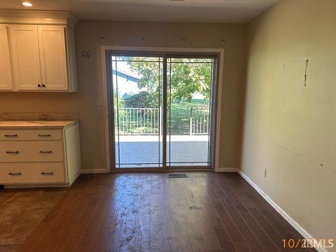 Tiny photo for 602 S 10th Street, Petersburg, IN 47567 (MLS # 202545514)