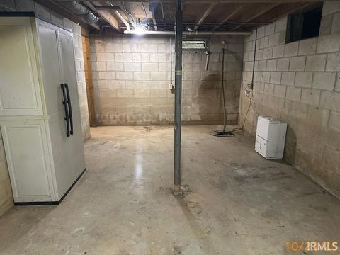 Tiny photo for 602 S 10th Street, Petersburg, IN 47567 (MLS # 202545514)