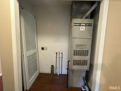 Tiny photo for 602 S 10th Street, Petersburg, IN 47567 (MLS # 202545514)