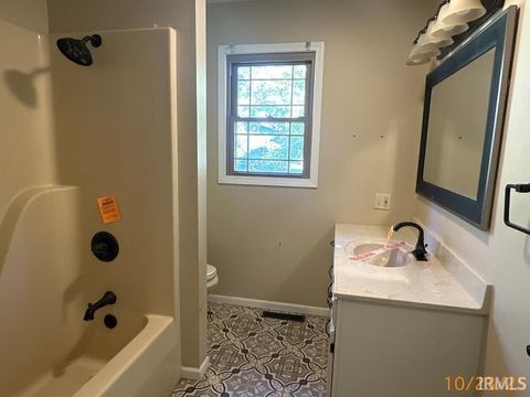 Tiny photo for 602 S 10th Street, Petersburg, IN 47567 (MLS # 202545514)