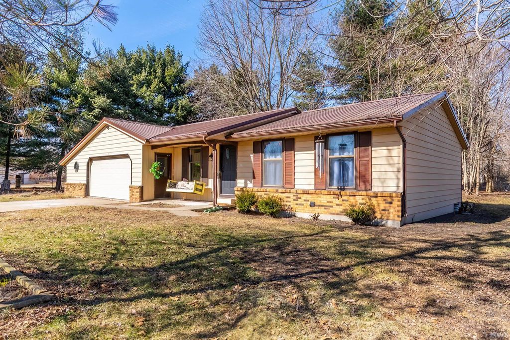 Photo of 2325 e 400 n Road, Lagrange, IN 46761 (MLS # 202606812)