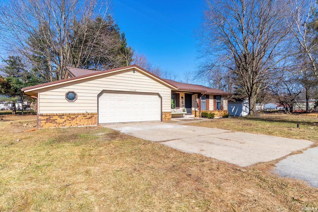 Photo of 2325 e 400 n Road, Lagrange, IN 46761 (MLS # 202606812)