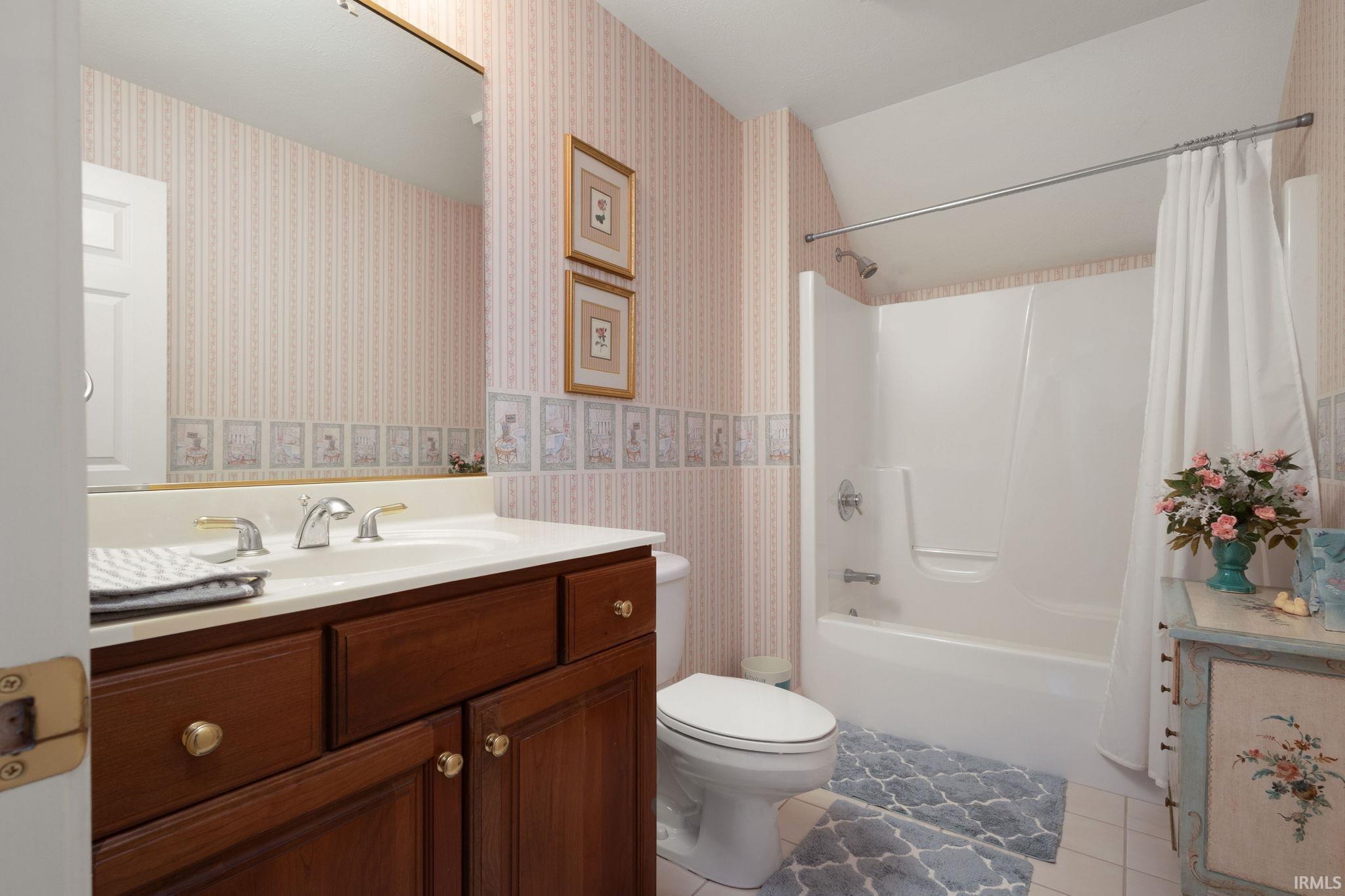 Middlebury, Indiana 46540, United States, 5 Bedrooms Bedrooms, ,6 BathroomsBathrooms,Residential,Active,242174