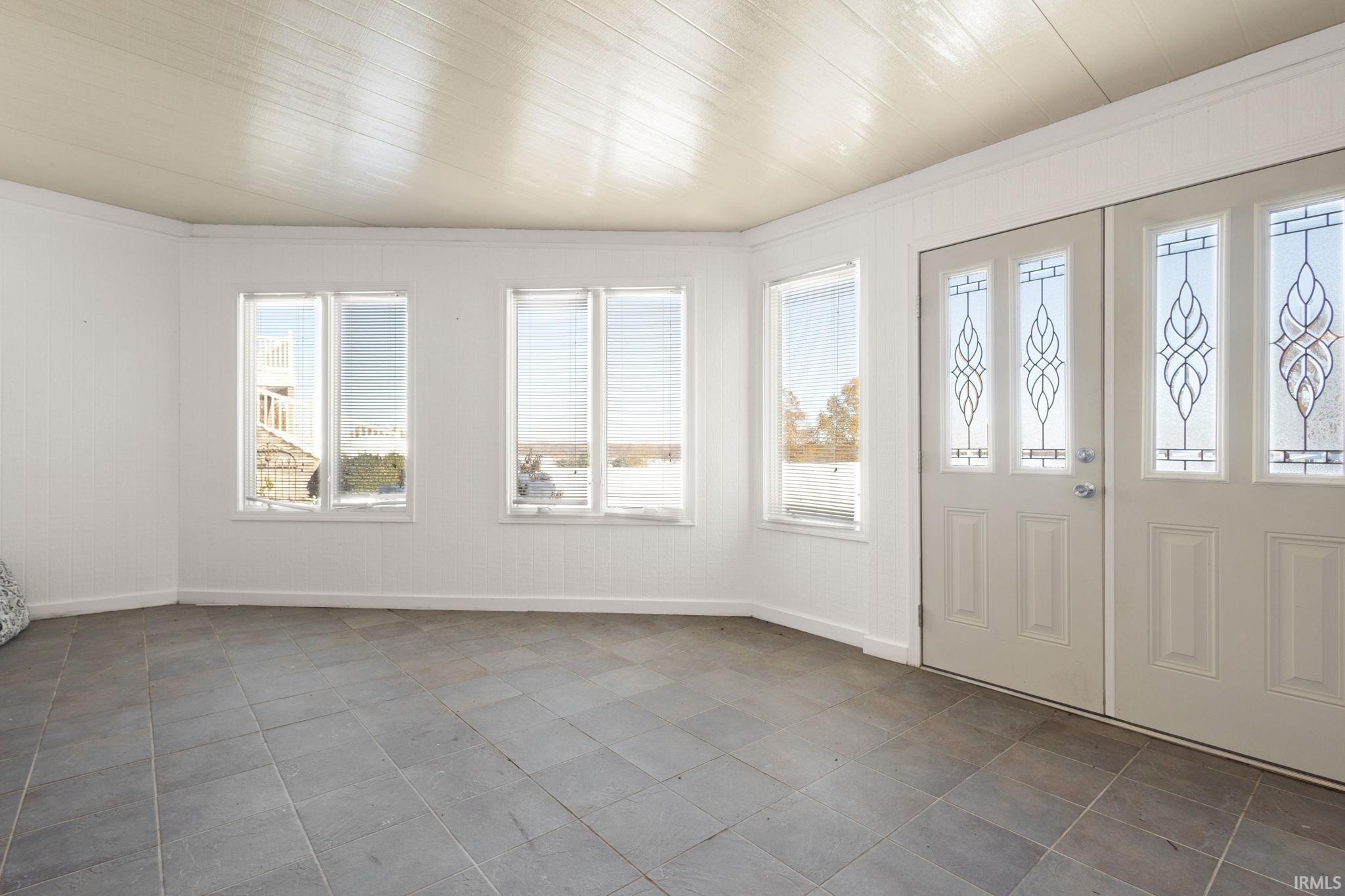 Middlebury, Indiana 46540, United States, 5 Bedrooms Bedrooms, ,6 BathroomsBathrooms,Residential,Active,242174