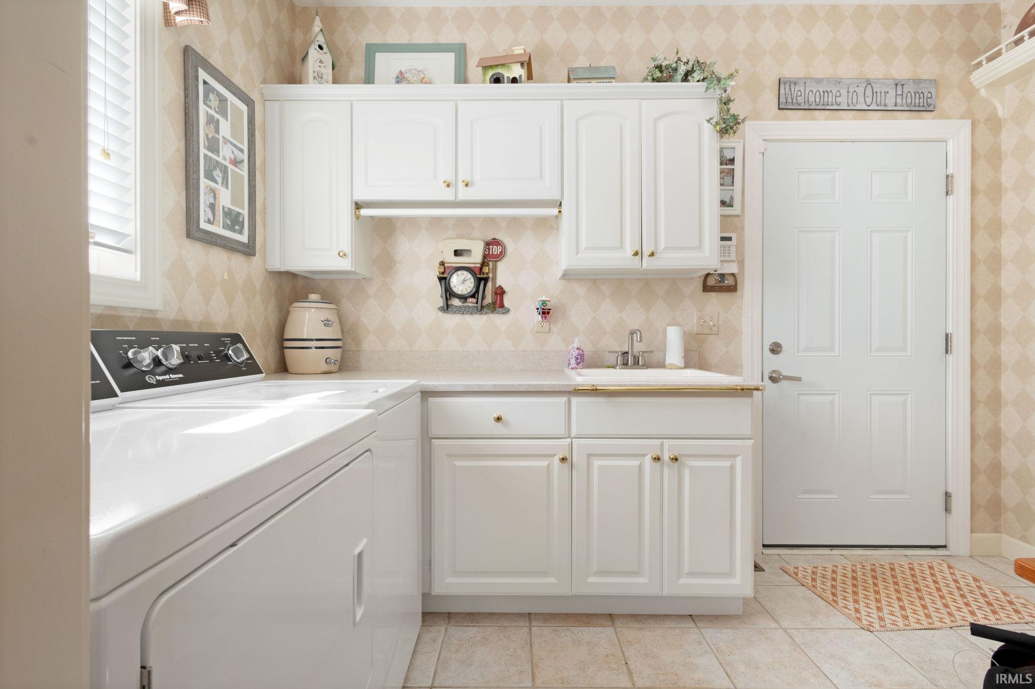 Middlebury, Indiana 46540, United States, 5 Bedrooms Bedrooms, ,6 BathroomsBathrooms,Residential,Active,242174