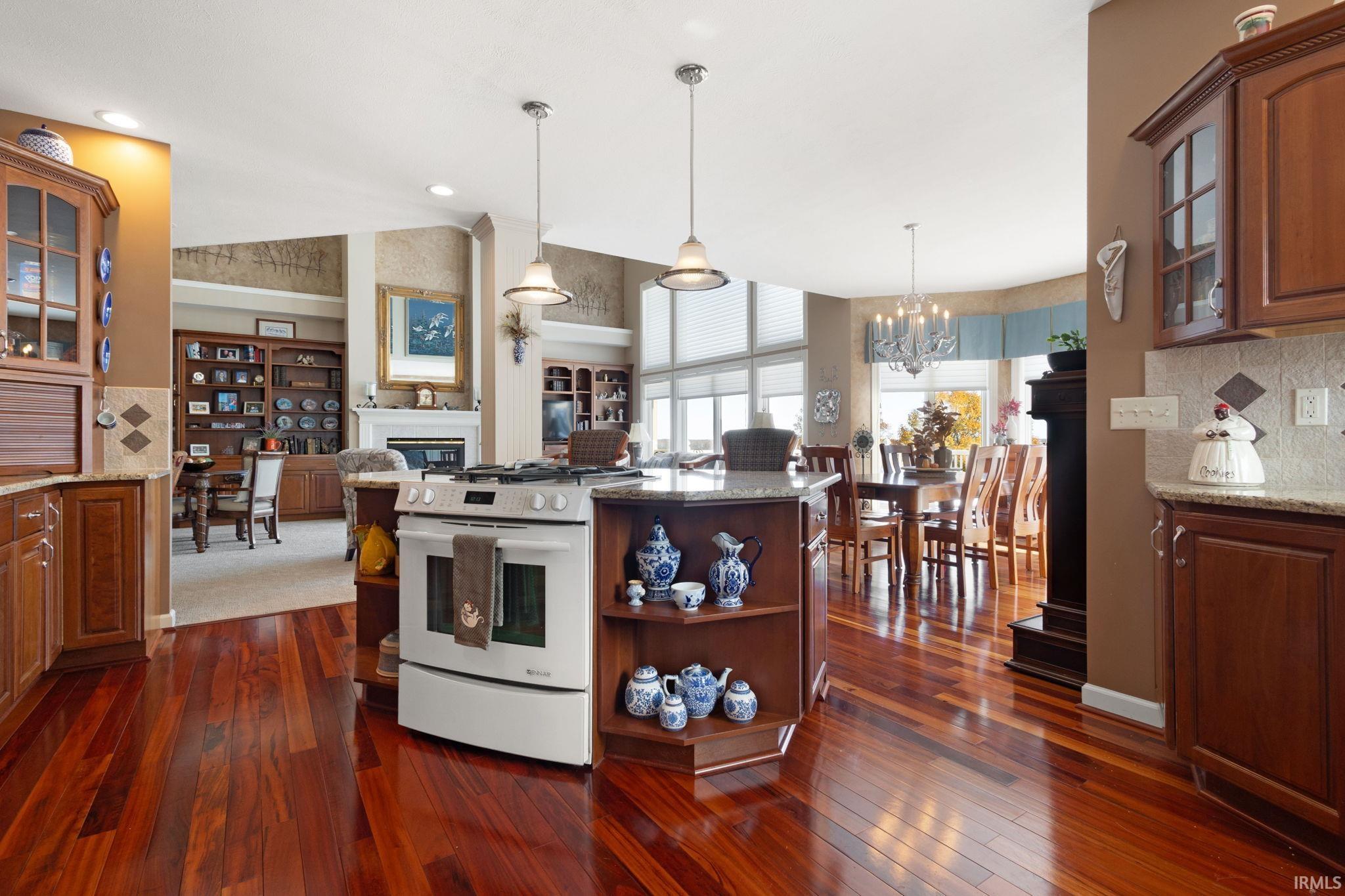 Middlebury, Indiana 46540, United States, 5 Bedrooms Bedrooms, ,6 BathroomsBathrooms,Residential,Active,242174