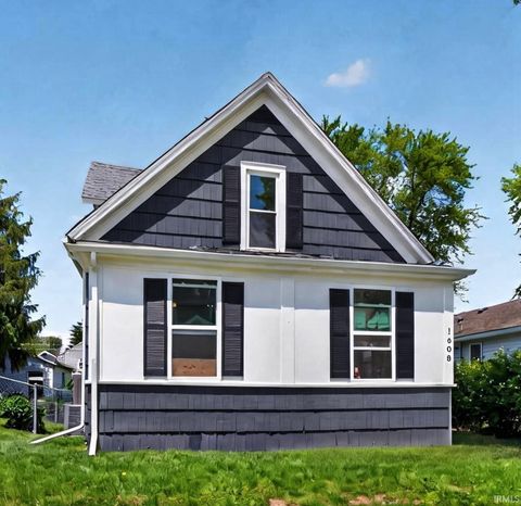 Photo of 1608 Sinclair Street, Fort Wayne, IN 46808 (MLS # 202618706)