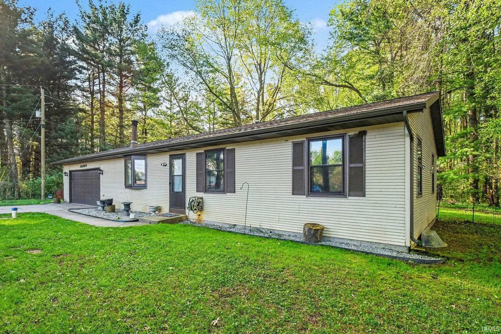 Photo of 18360 Roosevelt Road, South Bend, IN 46614 (MLS # 202616096)