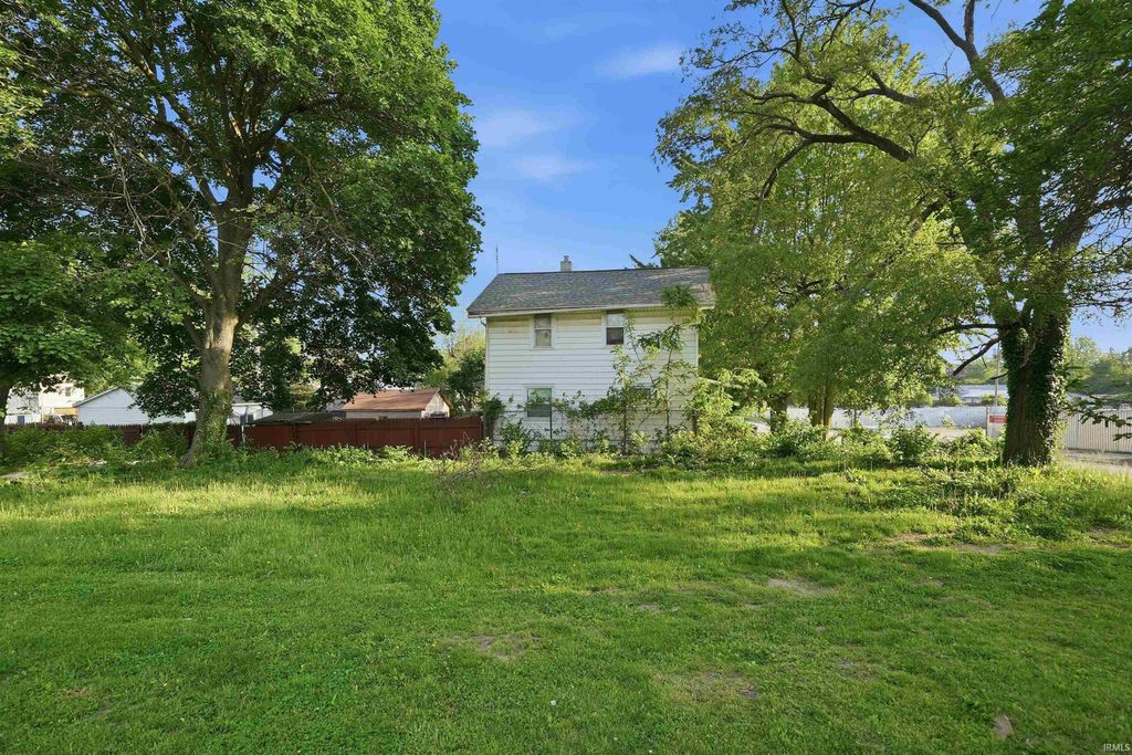 Photo of 2405 Cass Street, Fort Wayne, IN 46808 (MLS # 202546177)