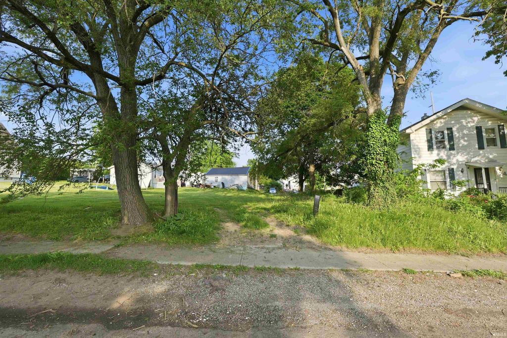 Photo of 2405 Cass Street, Fort Wayne, IN 46808 (MLS # 202546177)