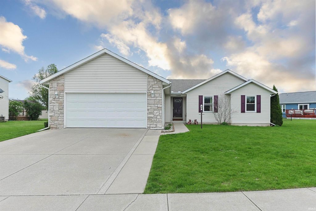 Photo of 10888 Golden Pheasant Drive, Osceola, IN 46561 (MLS # 202615658)