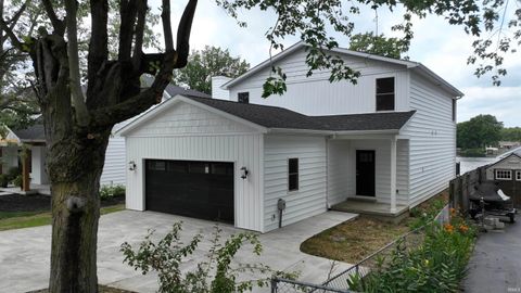 Tiny photo for 4703 E Elmer Girtz Drive, Monticello, IN 47960 (MLS # 202602531)