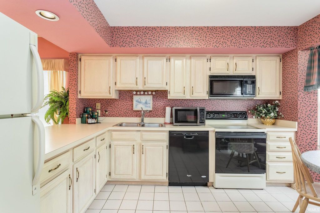 Photo of 1657 Pine Ridge Court, Elkhart, IN 46514 (MLS # 202618759)