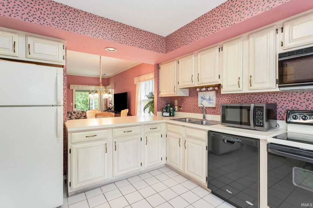 Photo of 1657 Pine Ridge Court, Elkhart, IN 46514 (MLS # 202618759)