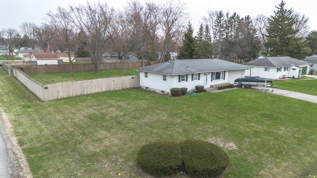 Photo of 5732 Meadowbrook Drive, Fort Wayne, IN 46835 (MLS # 202608562)