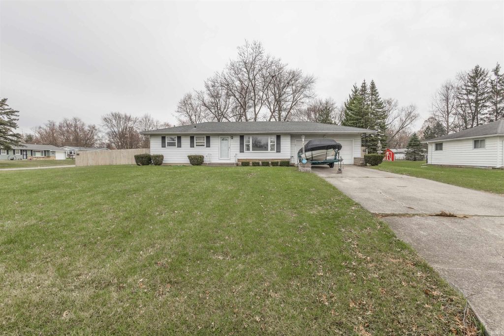 Photo of 5732 Meadowbrook Drive, Fort Wayne, IN 46835 (MLS # 202608562)
