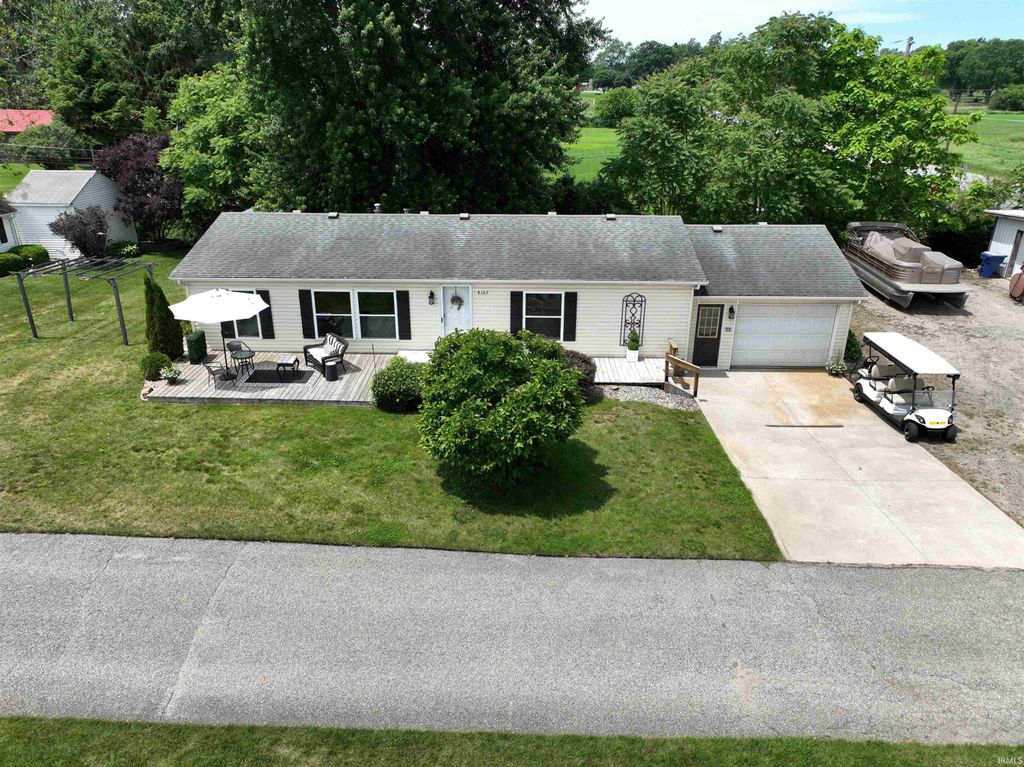 Photo of 9107 N Mary D Drive, Bremen, IN 46506 (MLS # 202623354)