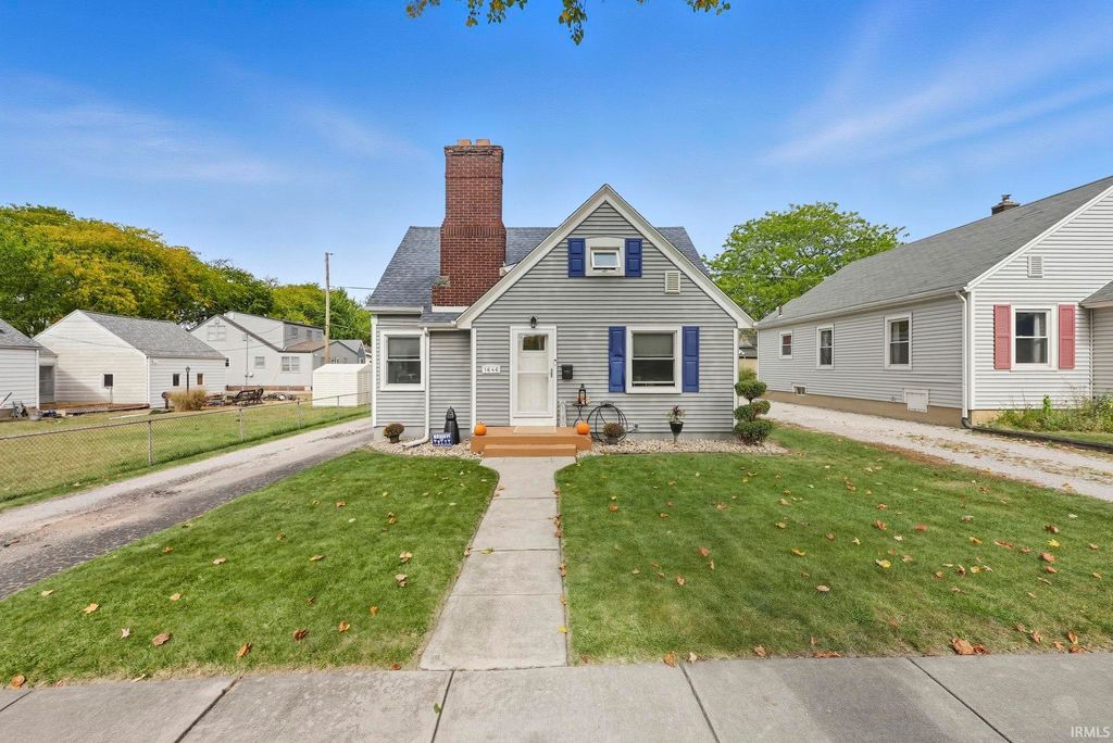 Photo of 1646 Spring Street, Fort Wayne, IN 46808 (MLS # 202607559)