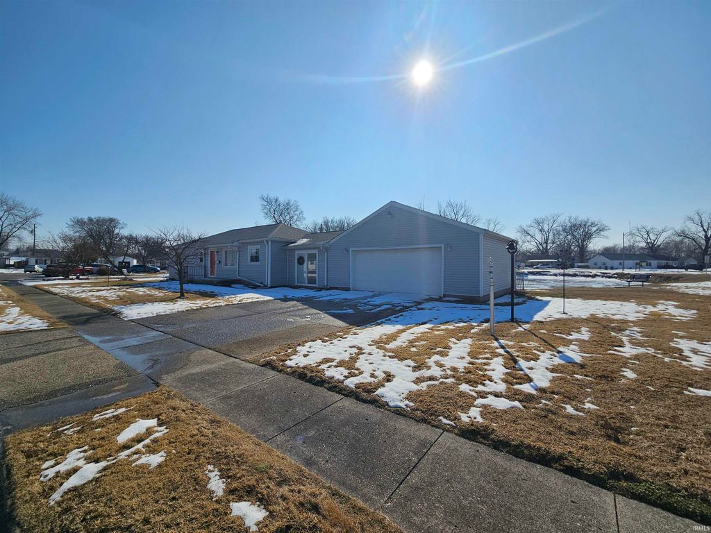 Photo of 1 Hunter Court, Vincennes, IN 47591 (MLS # 202604141)
