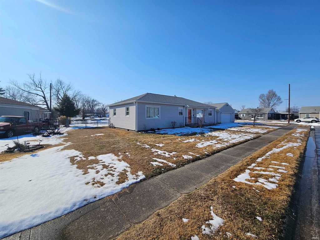 Photo of 1 Hunter Court, Vincennes, IN 47591 (MLS # 202604141)