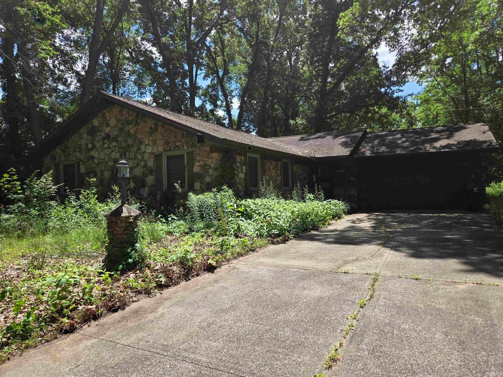 Photo of 18304 Cypress Circle, South Bend, IN 46637 (MLS # 202624281)