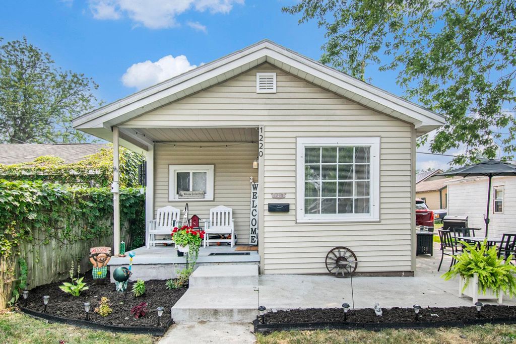 Photo of 1220 E Fox Street, South Bend, IN 46613 (MLS # 202601895)