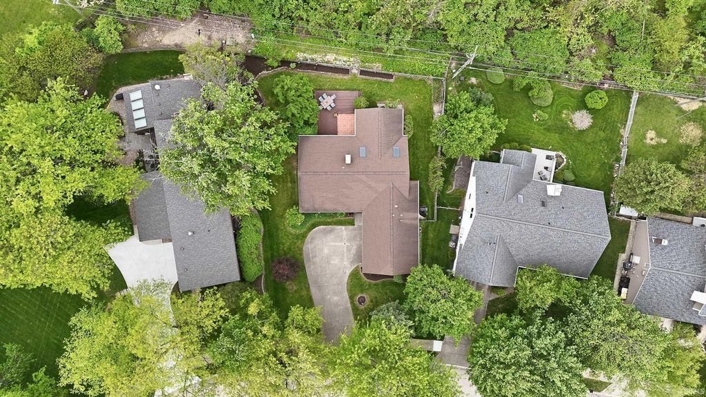 Photo of 5611 Larchwood Run, Fort Wayne, IN 46825 (MLS # 202618939)