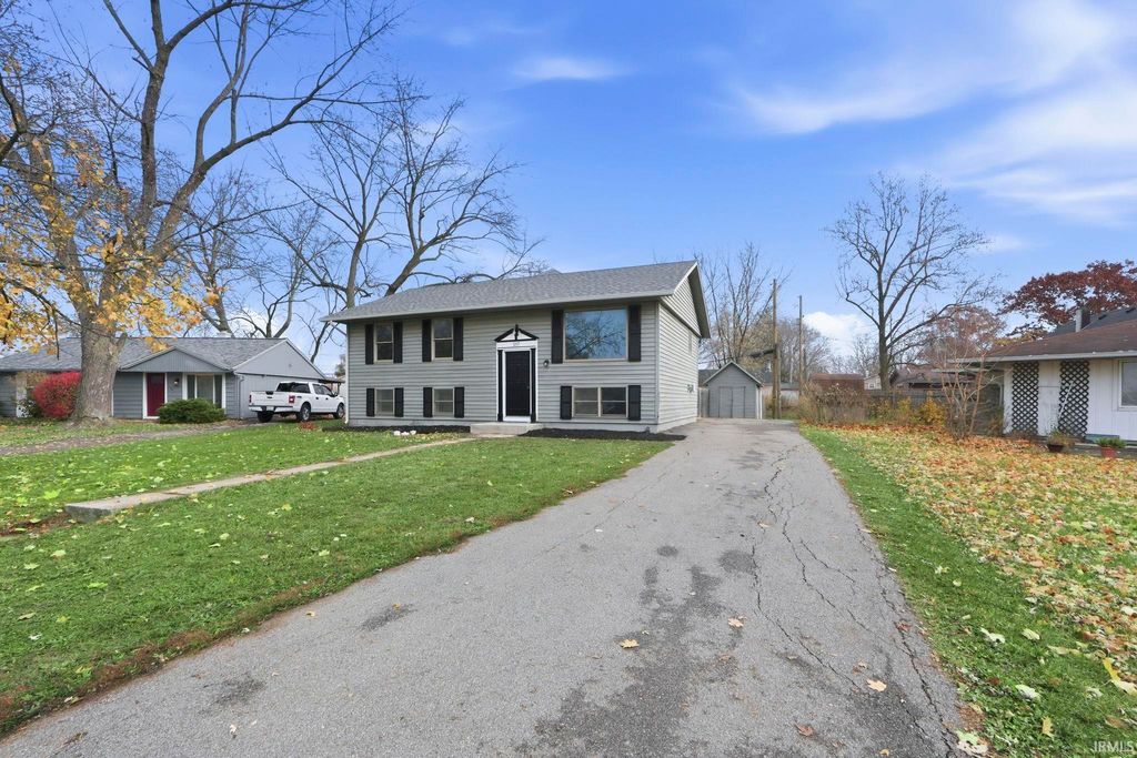 Photo of 517 Springbrook Road, Fort Wayne, IN 46825 (MLS # 202546795)