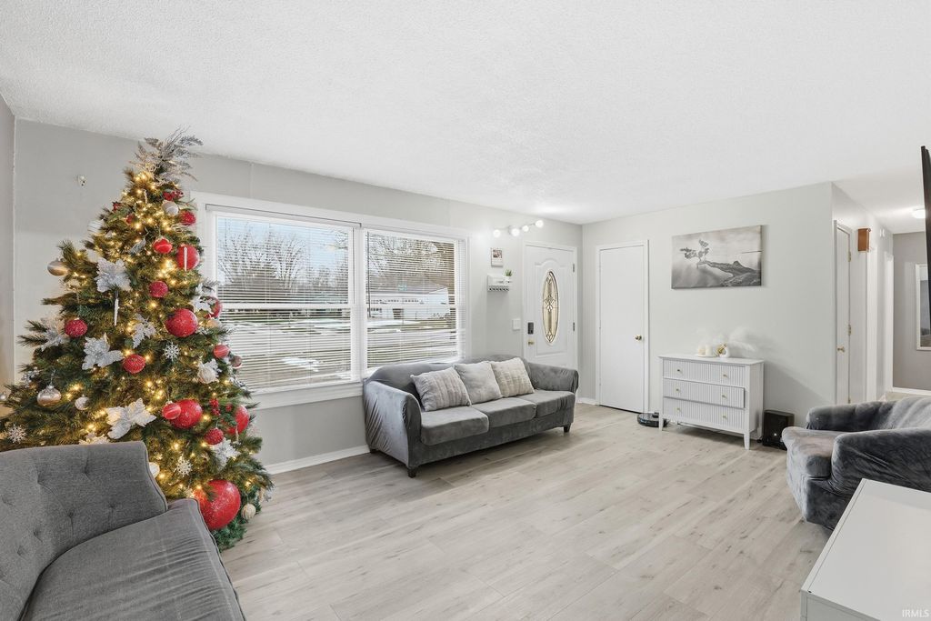 Photo of 808 Huron Way, Auburn, IN 46706 (MLS # 202549333)