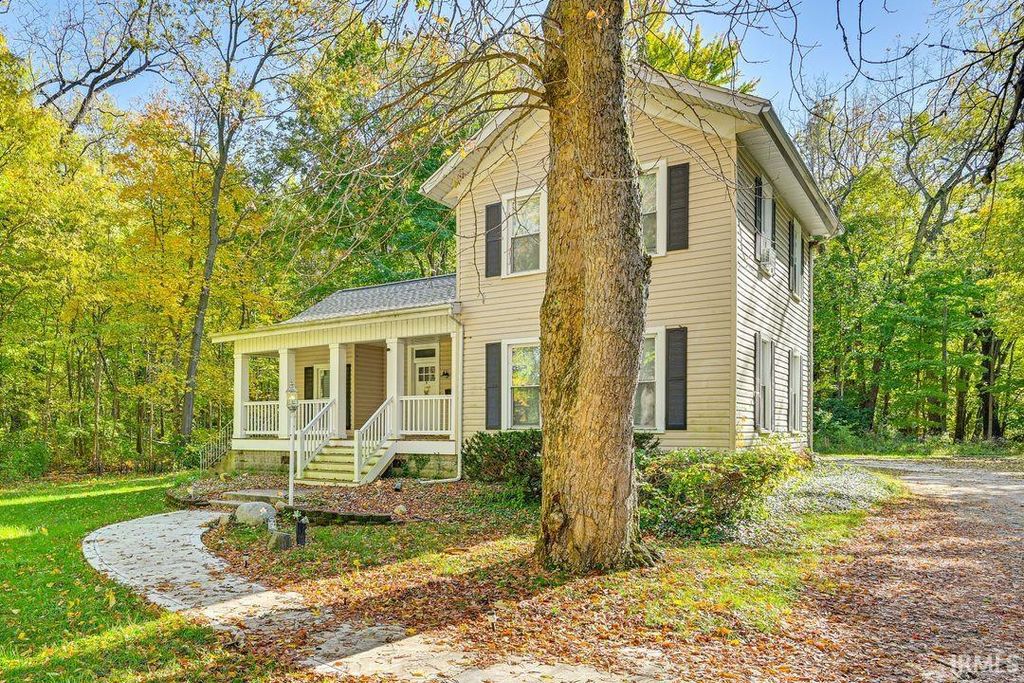 Photo of 641 E Dragoon Trail, Mishawaka, IN 46545 (MLS # 202603368)