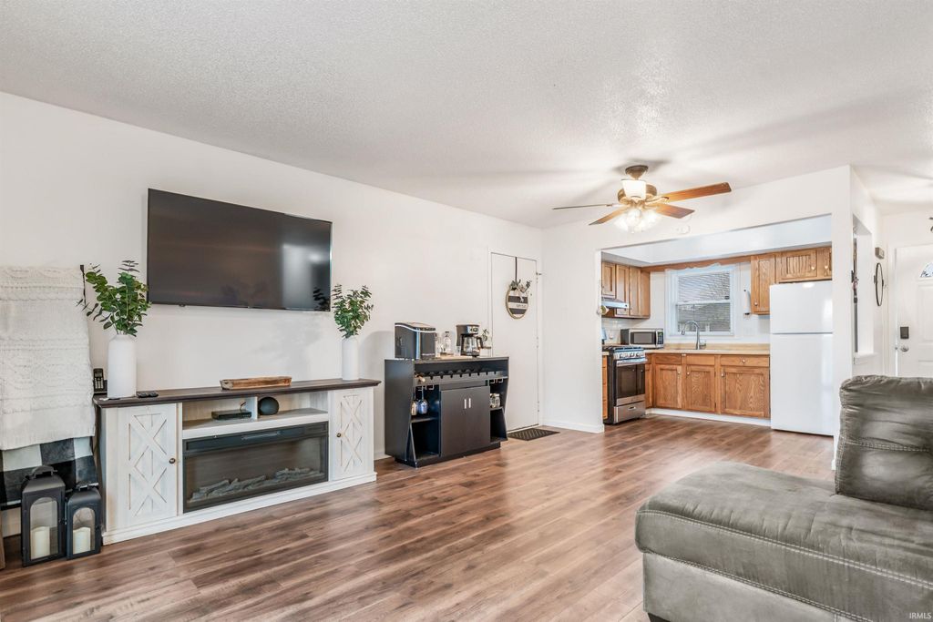 Photo of 1424 Apricot Court, Fort Wayne, IN 46825 (MLS # 202600751)