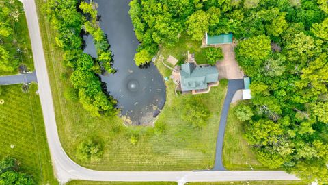 Tiny photo for 21 N Fetter Lane, Boonville, IN 47601 (MLS # 202618538)