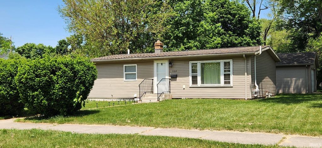 Photo of 1102 W Wolf Avenue, Elkhart, IN 46516 (MLS # 202619519)