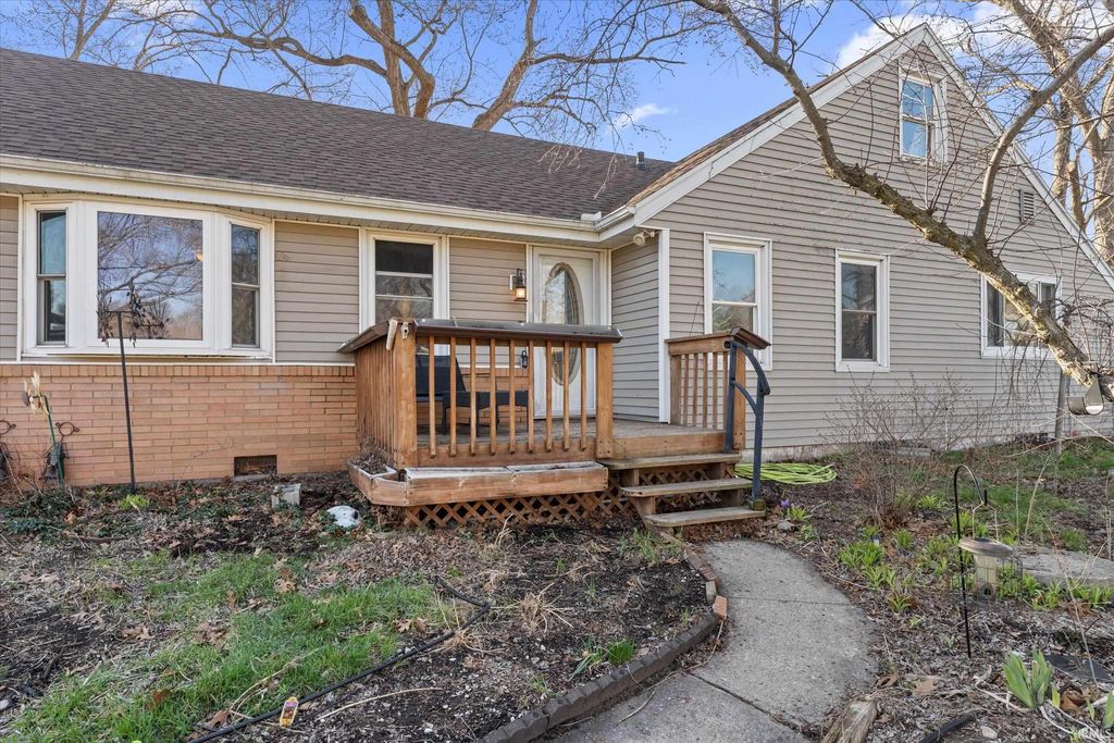 Photo of 53025 Ridgewood Drive, South Bend, IN 46637 (MLS # 202607570)