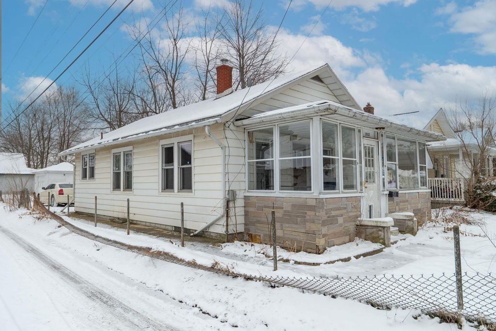Photo of 1912 Kendall Street, South Bend, IN 46613 (MLS # 202602677)