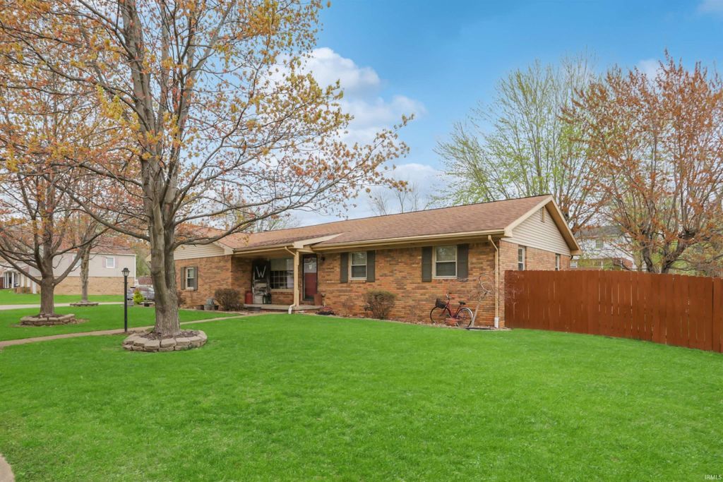 Photo of 5144 Kenwood Drive, Newburgh, IN 47630 (MLS # 202607600)