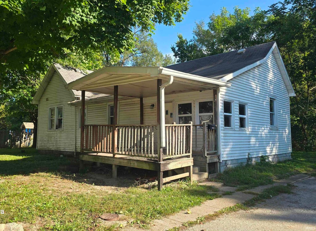 Photo of 615 S Grove Street, Marion, IN 46953 (MLS # 202638171)