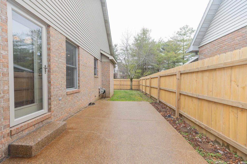 Photo of 437 Hollybush Lane, Evansville, IN 47715 (MLS # 202607975)