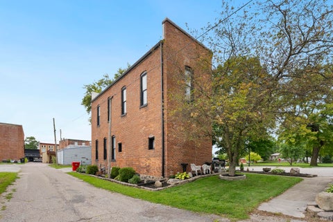 Tiny photo for 110 E Market Street, Pierceton, IN 46562 (MLS # 202634248)