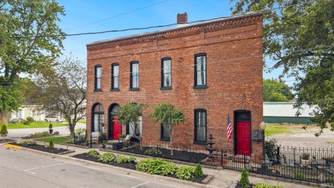 Tiny photo for 110 E Market Street, Pierceton, IN 46562 (MLS # 202634248)