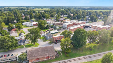 Tiny photo for 110 E Market Street, Pierceton, IN 46562 (MLS # 202634248)