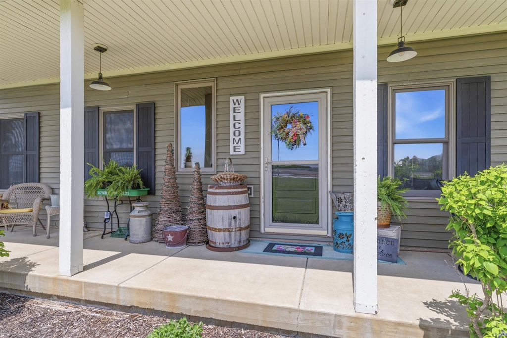 Photo of 2210 E 800 S, Lafayette, IN 47909 (MLS # 202613040)