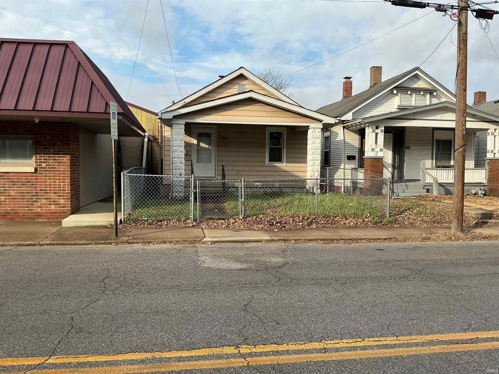 Photo of 2204 N 5Th Avenue, Evansville, IN 47710 (MLS # 202608007)