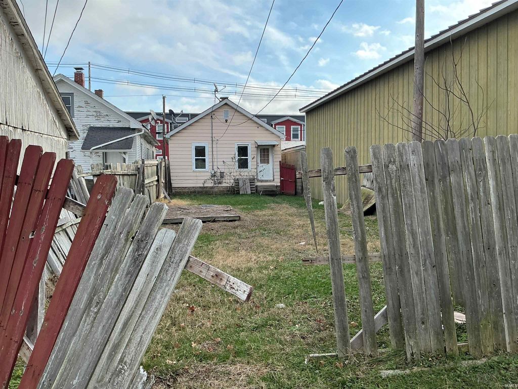 Photo of 2204 N 5Th Avenue, Evansville, IN 47710 (MLS # 202608007)